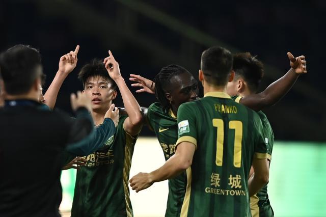 乐鱼体育平台-王钰栋一球扫阴霾悼念布彭扎：哭是因为想念我队友