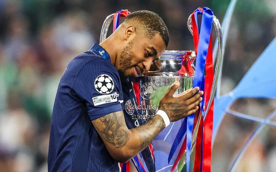 乐鱼体育平台-记者：巴黎将在周日对阵朗斯赛后致敬金彭贝