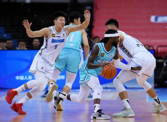 乐鱼app-CBA俱乐部杯呈现两级格局 外援&amp;年轻人唱主角