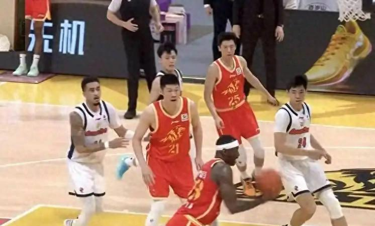 leyu-麦考尔不去福建原因曝光:他家有喜事,全队送祝福,杜锋很人性化